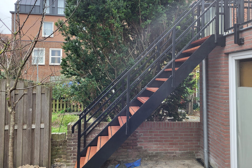 Een stalen trap op maat: jouw unieke design, onze expertise - Metalen trap