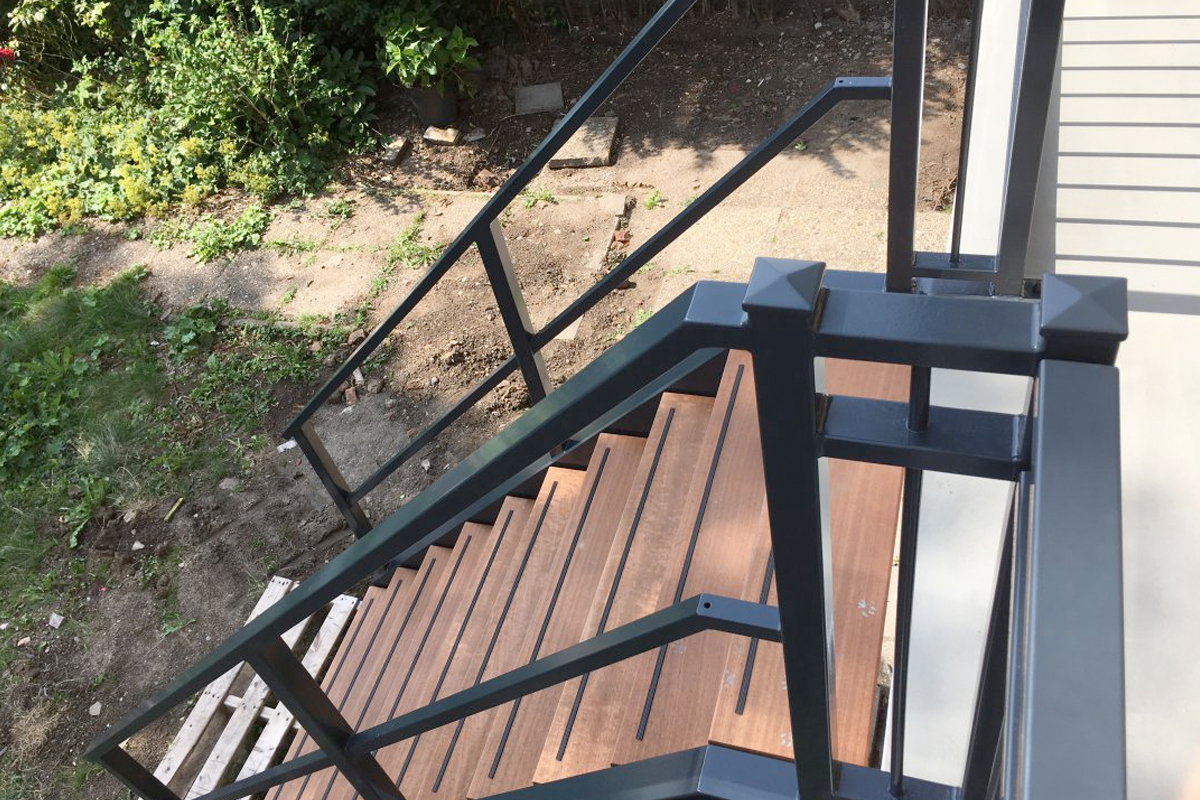Leuningen en balustrades op metalen trappen